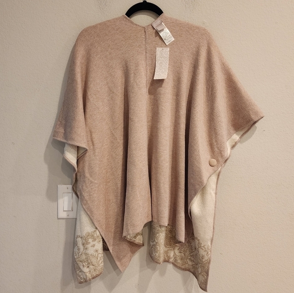 NWT Chico's Reversible Button-Detail Ruana. Tan/Metallic Gold. Size S/M (O/S) - Picture 7 of 17